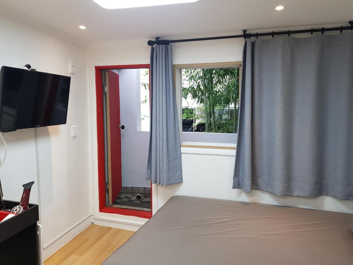 Aparthotel 6 *